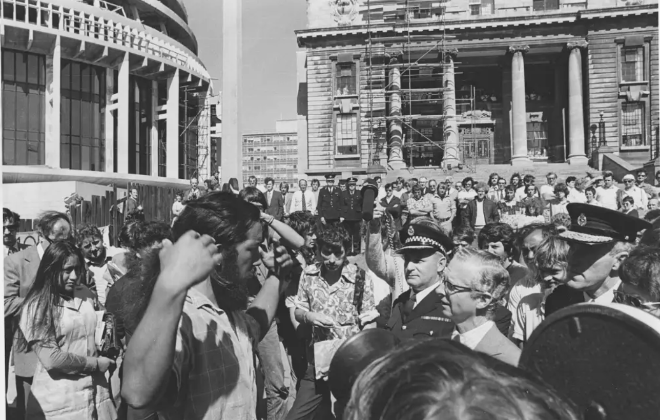 Māori land march in front of the Beehive, Wellignton