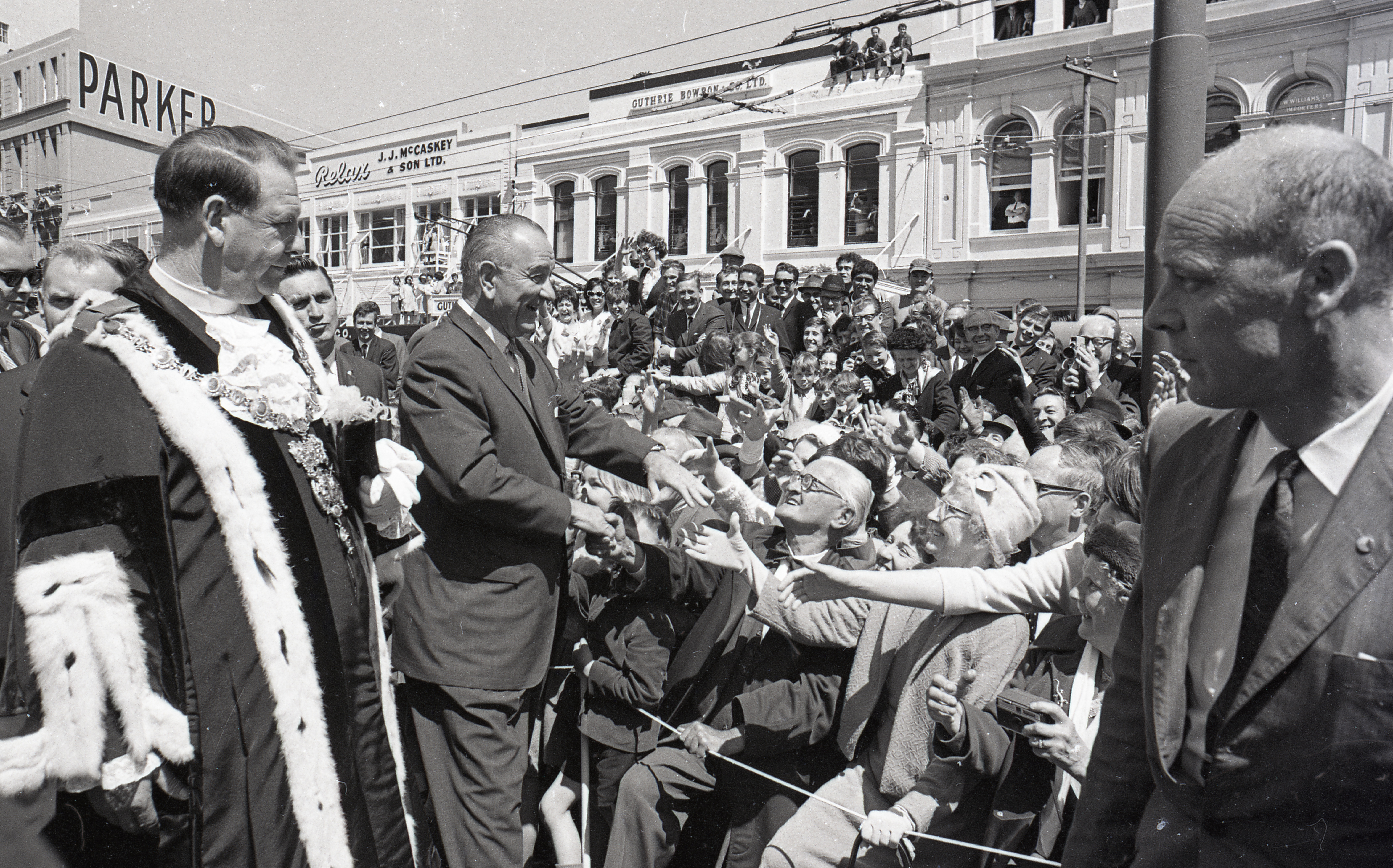 Mayor Kitts and US President Lyndon Johnson greet crowds in Wellington, 1966